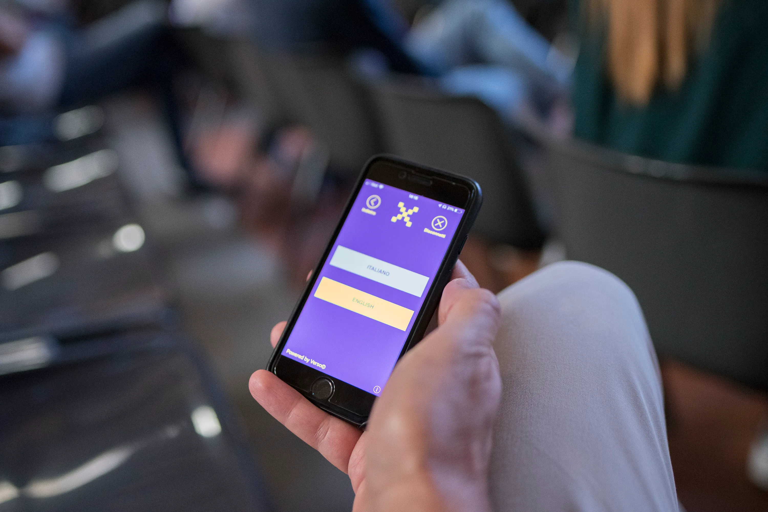 Vue de l'app Wired Next Fest avec graphisme annuel et sélection des langues