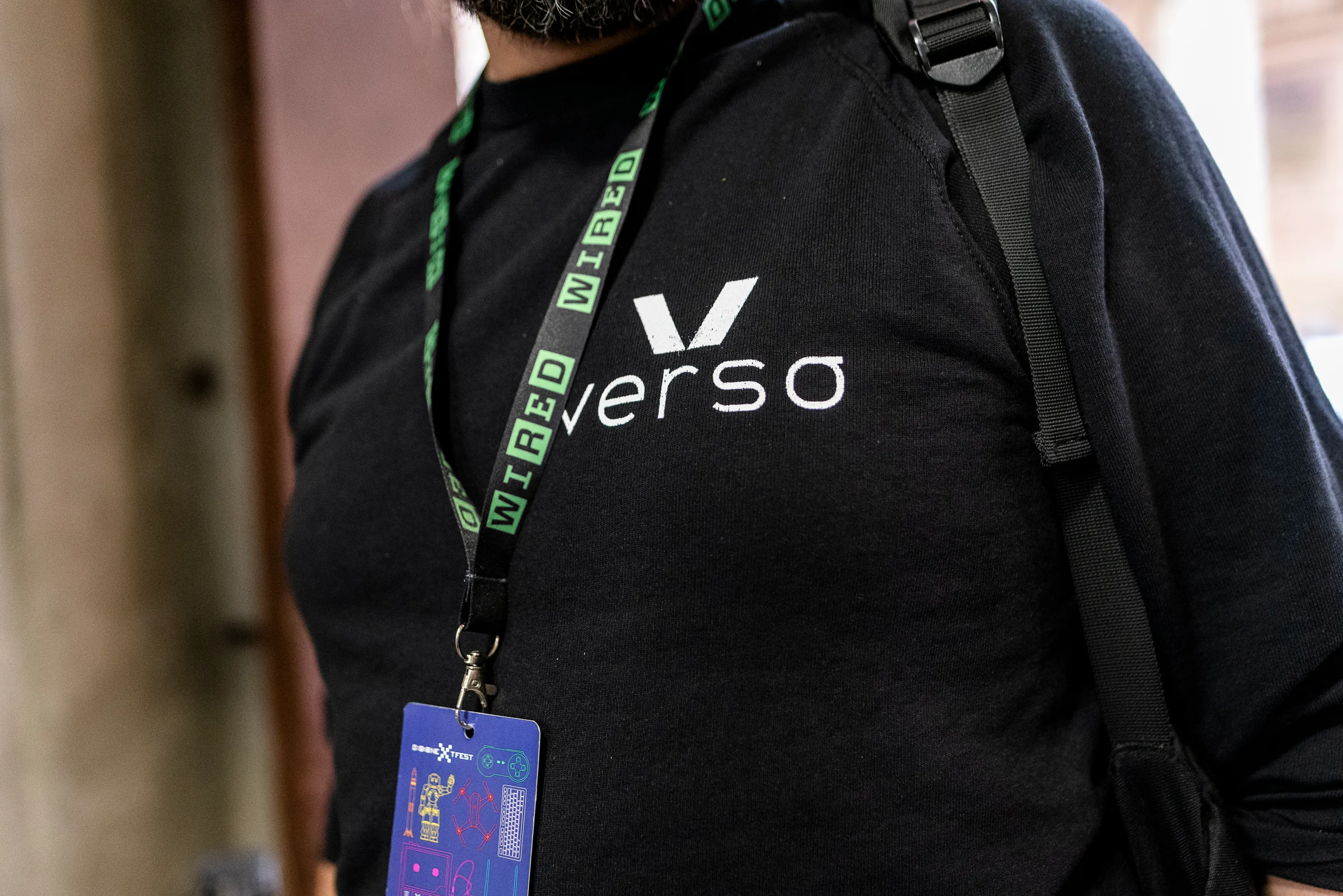 Technicien avec pass Wired Next Fest et sweat VERSO