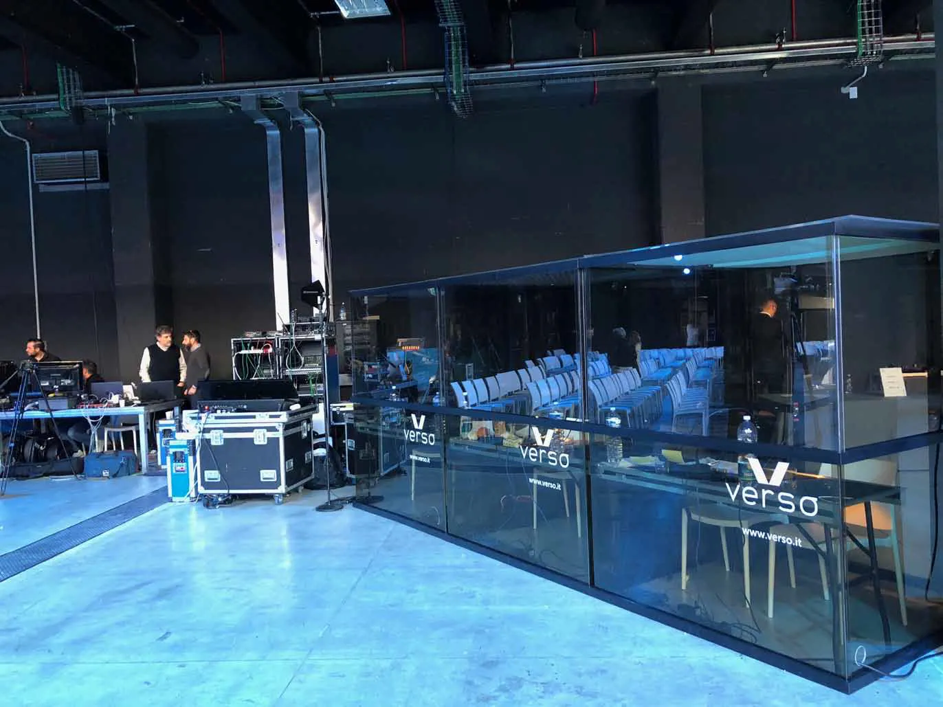 Cabina di interpretazione simultanea durante un evento