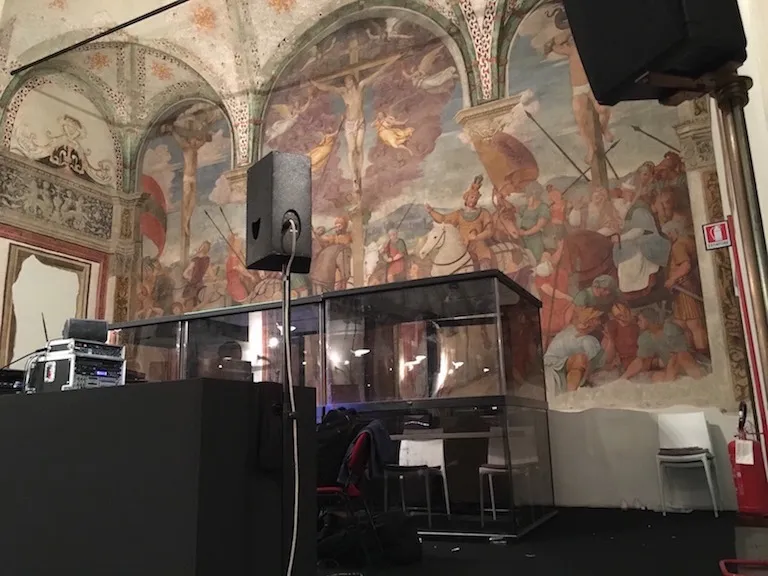 Cabina di interpretazione simultanea durante un evento