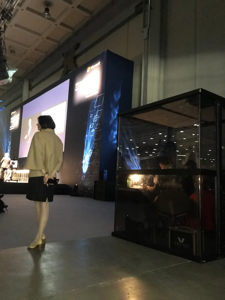 Cabina di interpretazione simultanea durante un evento